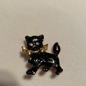 ⭐️Host pick⭐️ Vintage black enamel on gold tone metal cat brooch (small …